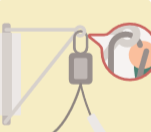 지지대 고리에 완강기 고리를 걸고 잠근다